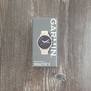 Garmin vivoactive 6 GPS Smartwatch with AMOLED Display, Lunar Gold
